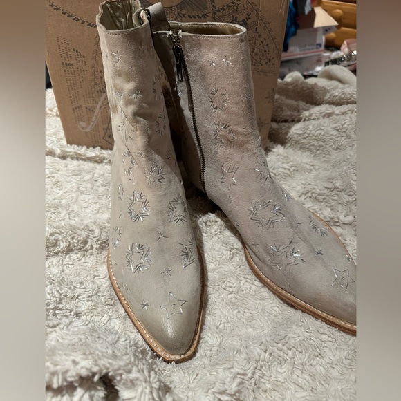 FREE PEOPLE size 10 (40) Tan/Cream Bowers Embroidered Boots NEW $198 - Picture 6 of 16